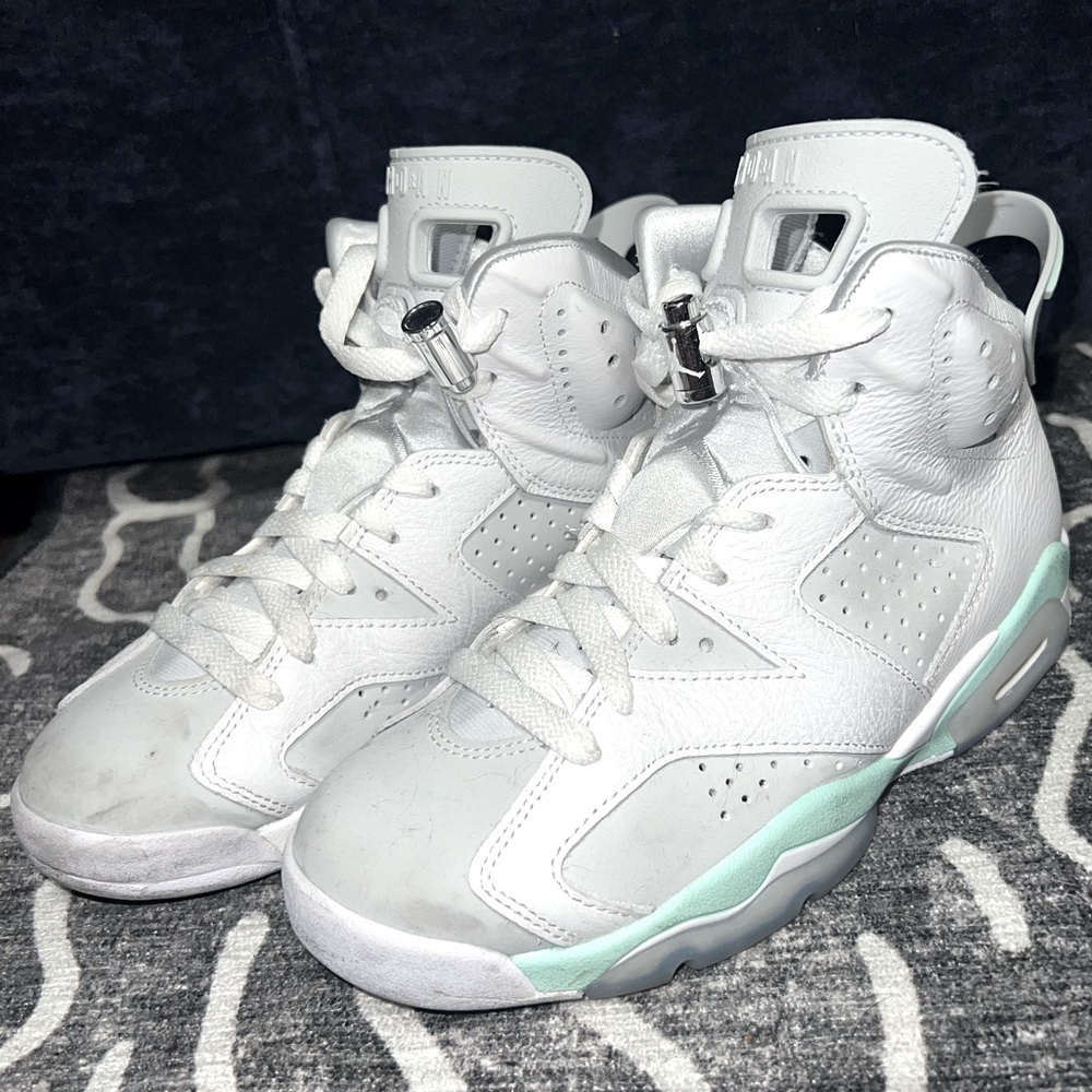 JORDAN WMNS 6 RETRO